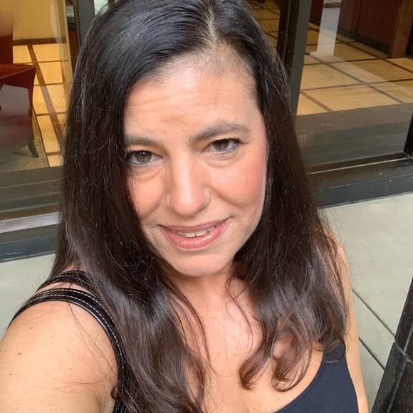 Meet your Posher, Jennifer - Picture 7 of 8